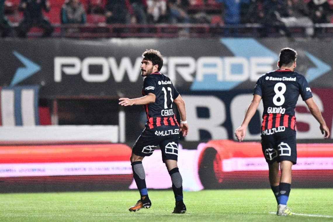 Imagen El Pocho ,festejando uno de sus goles del último viernes.