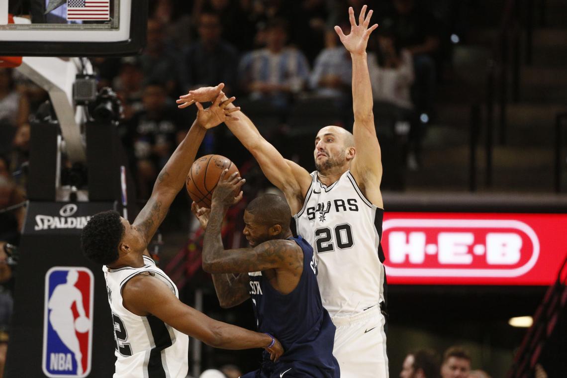Imagen Manu y Gay, intentando detener a Crawford.