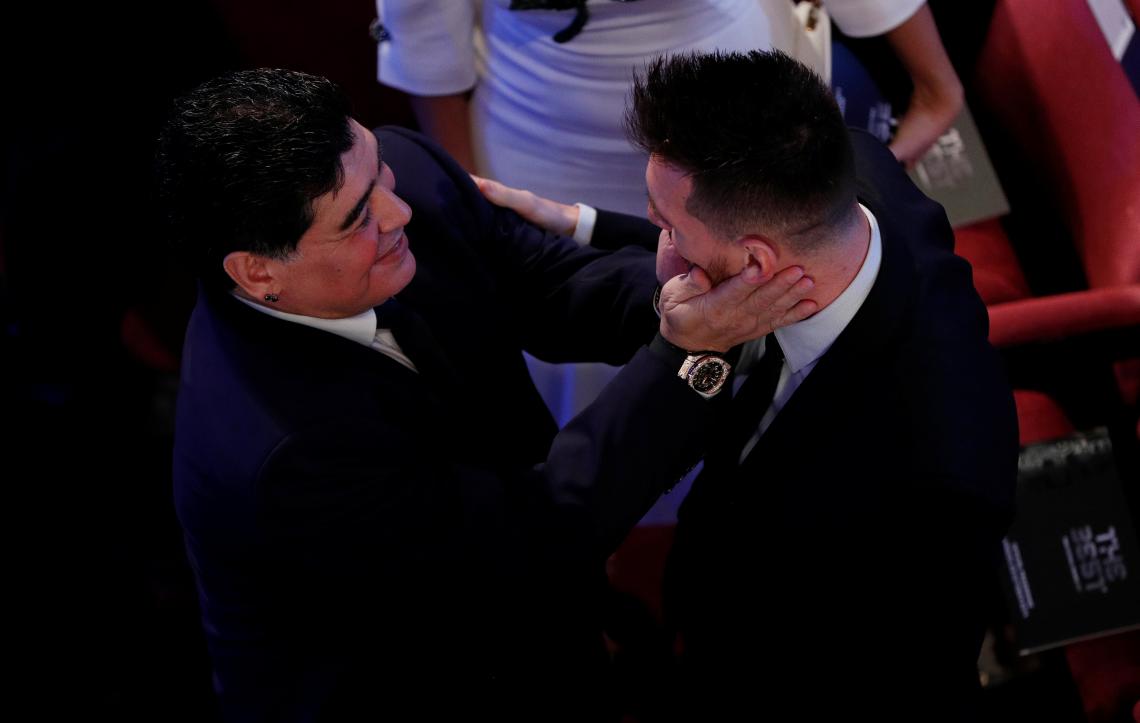 Imagen El encuentro entre Diego y Messi.
