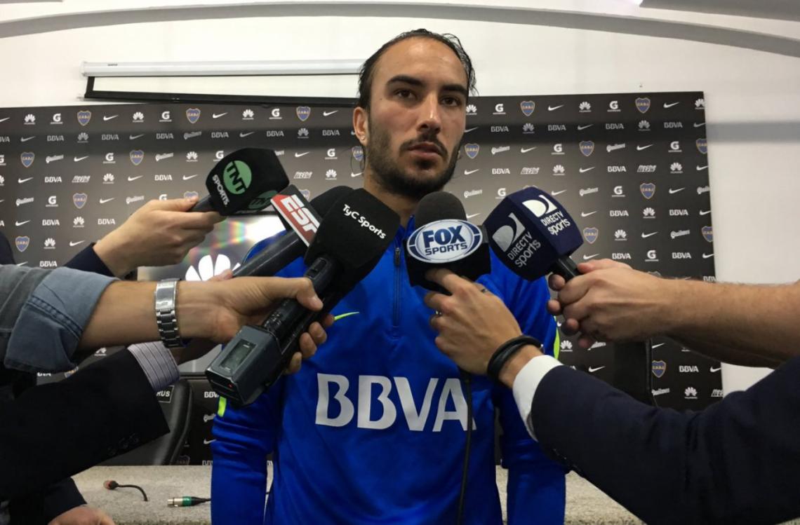Imagen Seba Pérez, hablando con los medios.