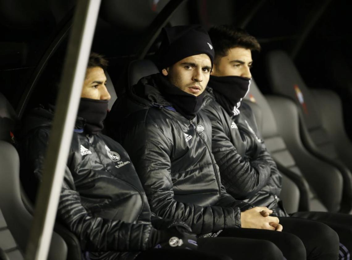 Imagen Morata en el banco del Real, una imagen que se repitió mucho.