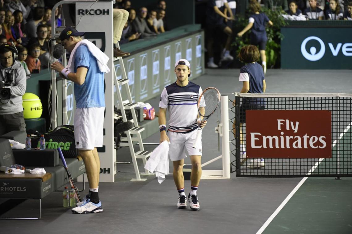 Imagen Los 38 centímetros de diferencia entre Schwartzman e Isner son indisimulables.