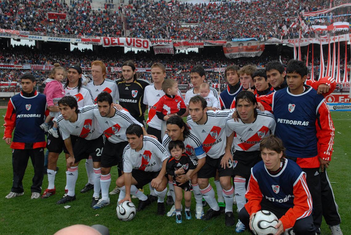 Imagen En River, año 2006, compartiendo equipo con el capitán Gallardo (campeones en el Clausura 04).