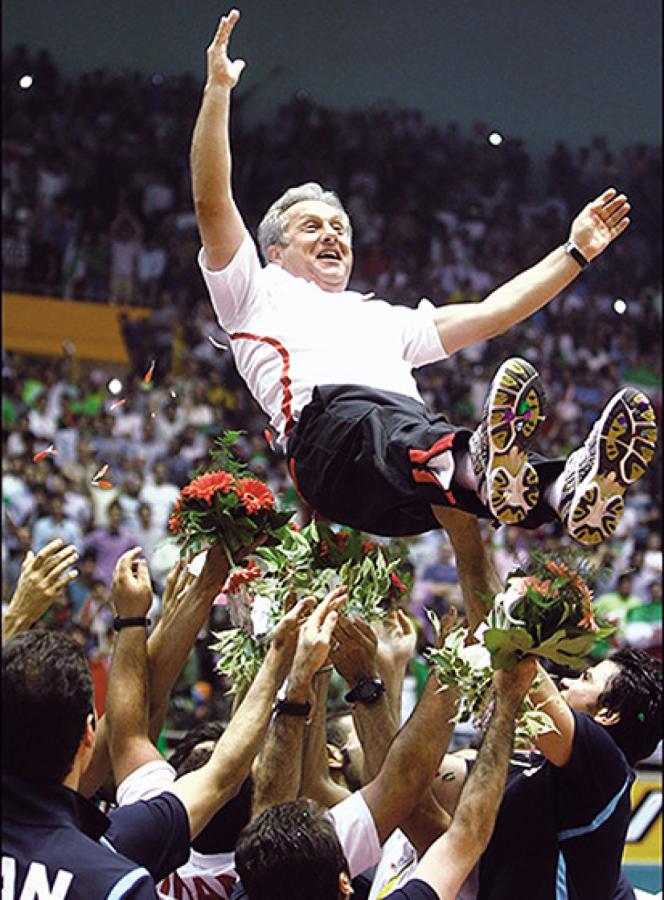 Imagen Al mando de la selección de Irán ganó dos Campeonatos Asiáticos y fue lanzado al aire.