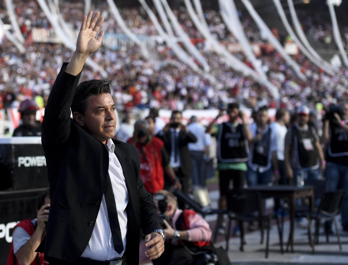 Imagen El Muñeco recibió una ovación de todo el estadio por si algún desprevenido pensaba que la eliminación de la Copa lo había hecho tambalear.