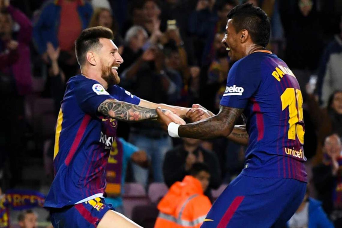 Imagen Messi, festejando un gol con Paulinho.