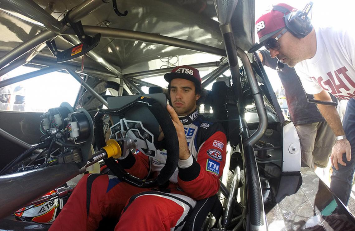 A los 26 años, el rionegrino Manu Urcera se abre camino con talento y solvencia en el competitivo mundo motor.