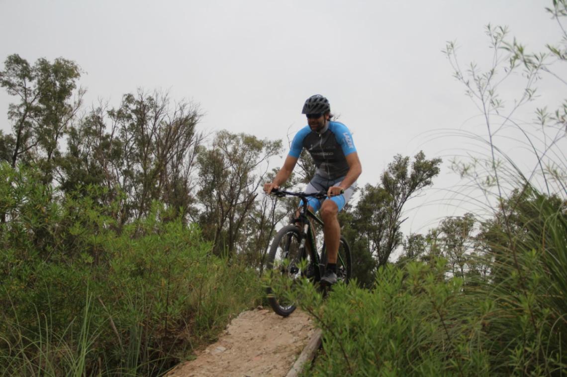 Imagen Fabri, concentrado, a pura adrenalina, en una bajada del circuito.