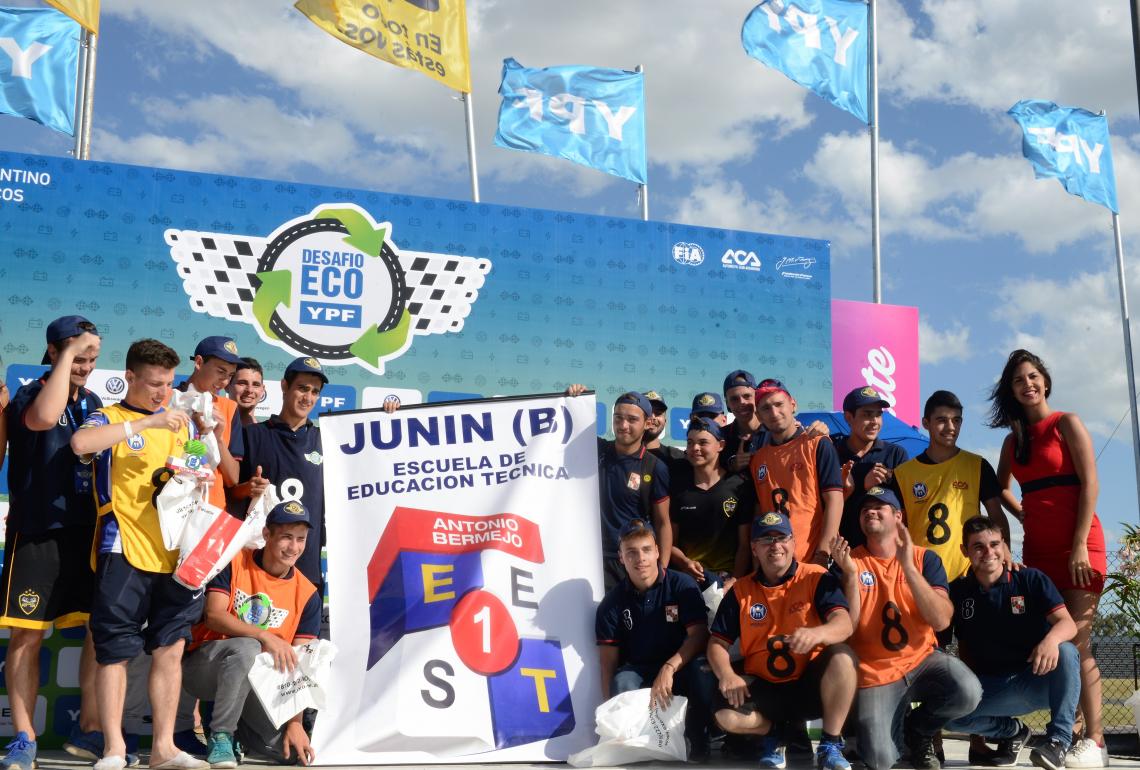 Imagen DE JUNÍN, los flamantes ganadores del Desafío 2017 (Fotos Prensa YPF)
