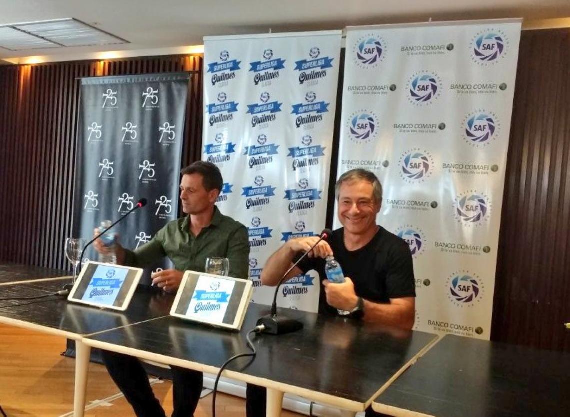 Imagen Holan y Cocca, juntos en la conferencia.