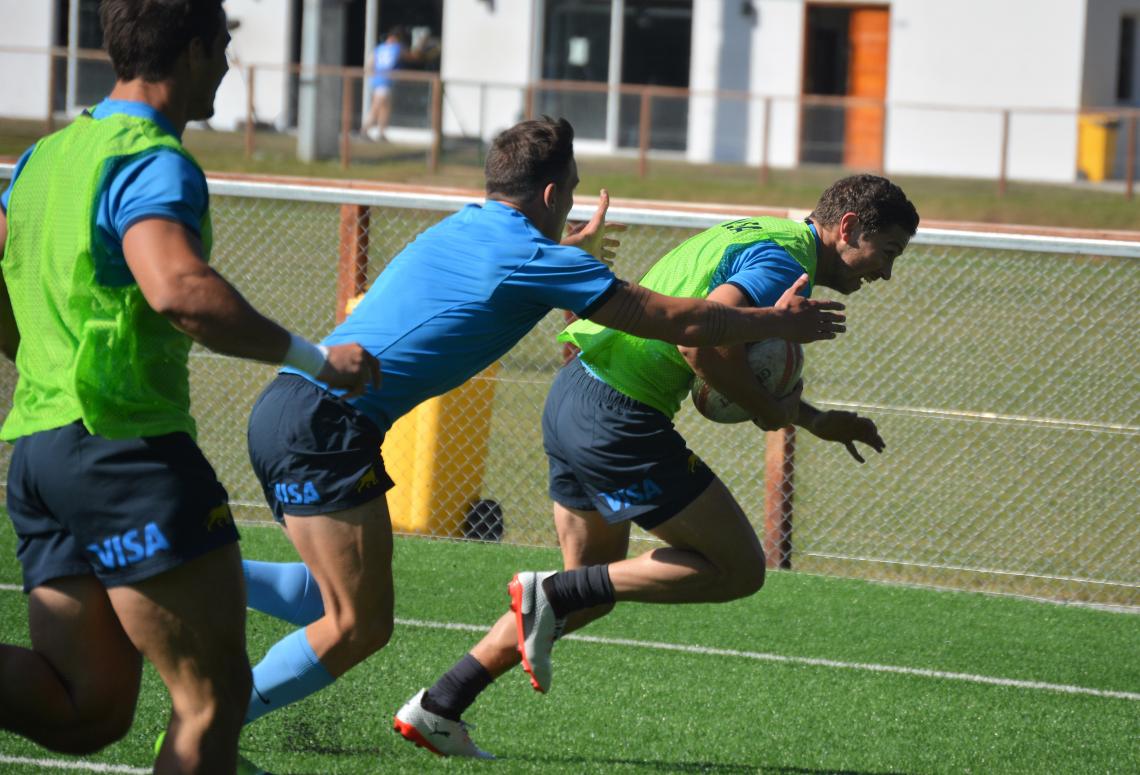Imagen Sábato domina la pelota en una práctica.