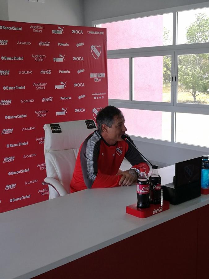 Imagen Holan, en conferencia.