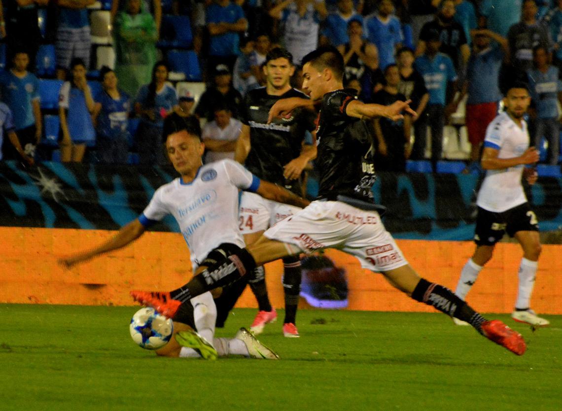 Belgrano despidió el 2017 venciendo a Huracán sobre la hora El Gráfico