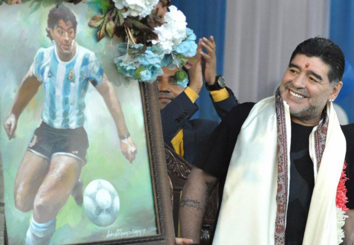 Imagen Maradona, en su llegada a India.