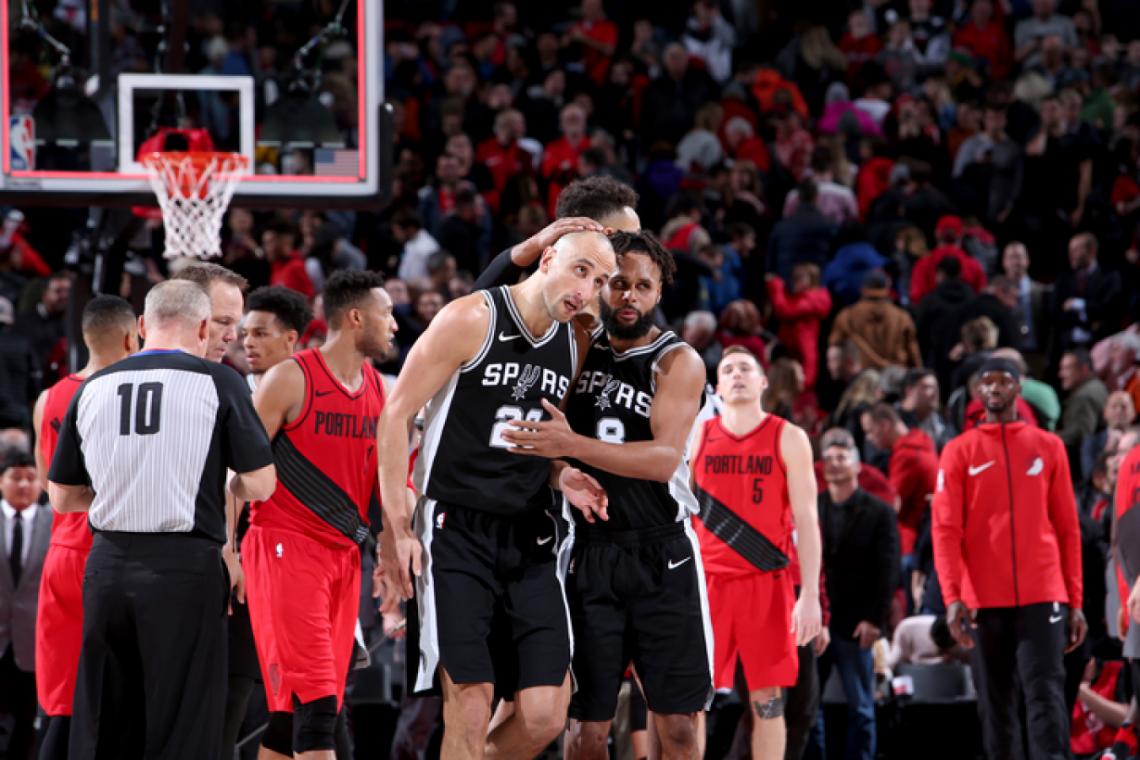Imagen Manu, festejando con Mills.
