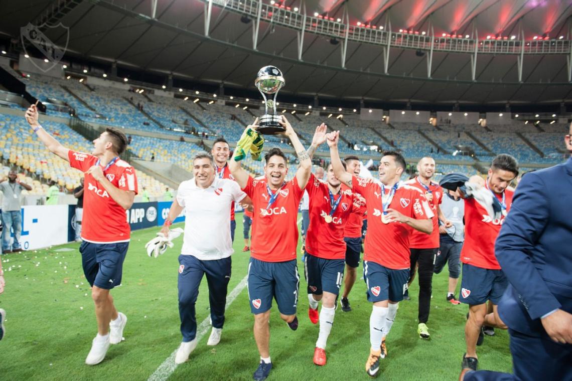 Imagen Benítez, con la Copa en el Maracaná.
