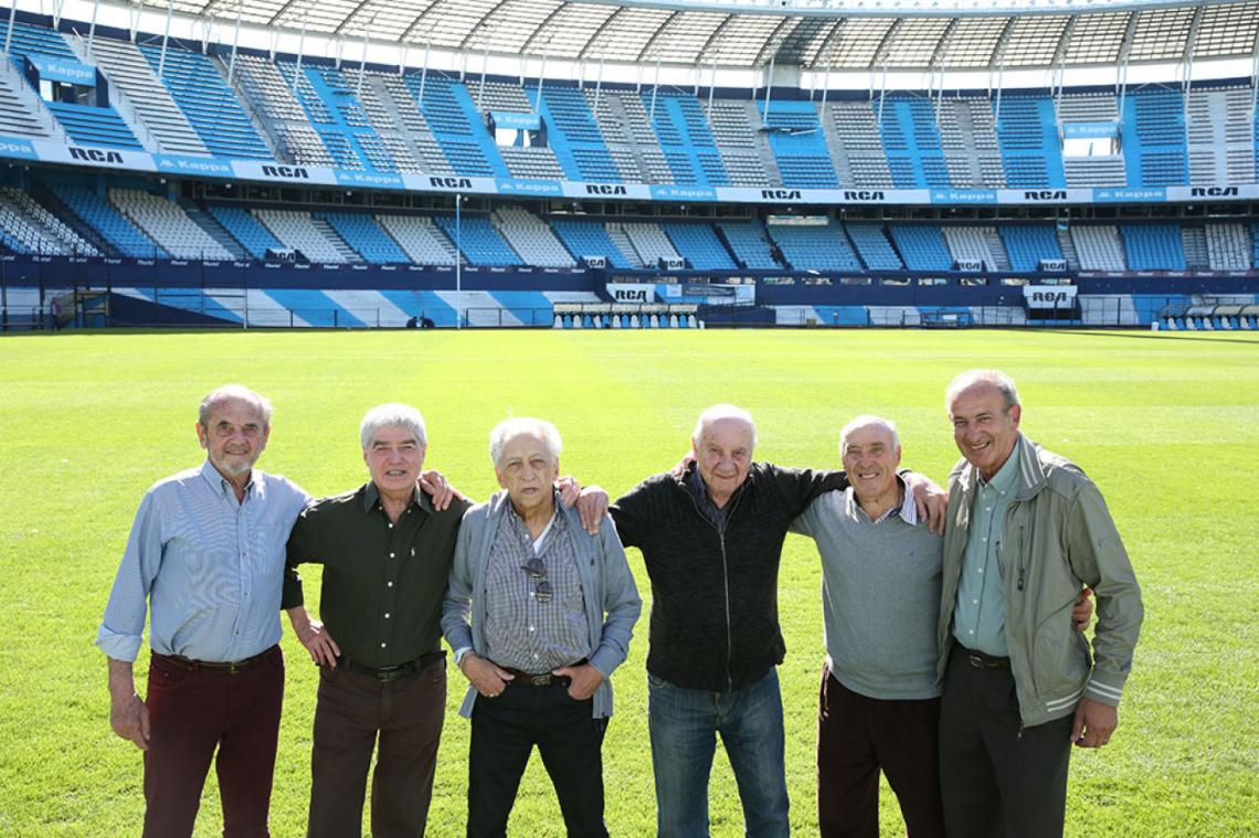 Parenti, Cárdenas, Martín, Maschio, Rulli y Spilinga en el estadio de Racing, donde hubo 125.000 personas en la segunda final de la Intercontinental.