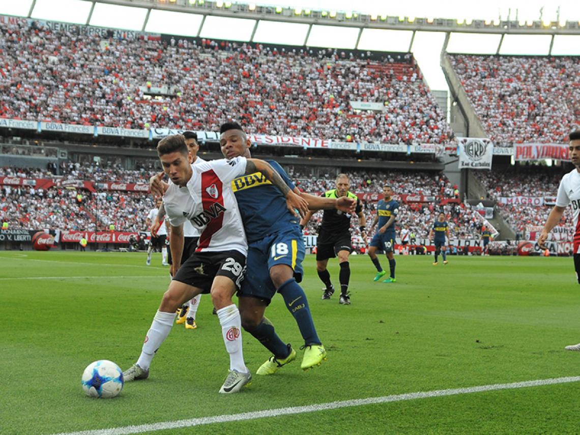 Imagen Cubre el balón ante Fabra, en el último superclásico, en el Monumental.