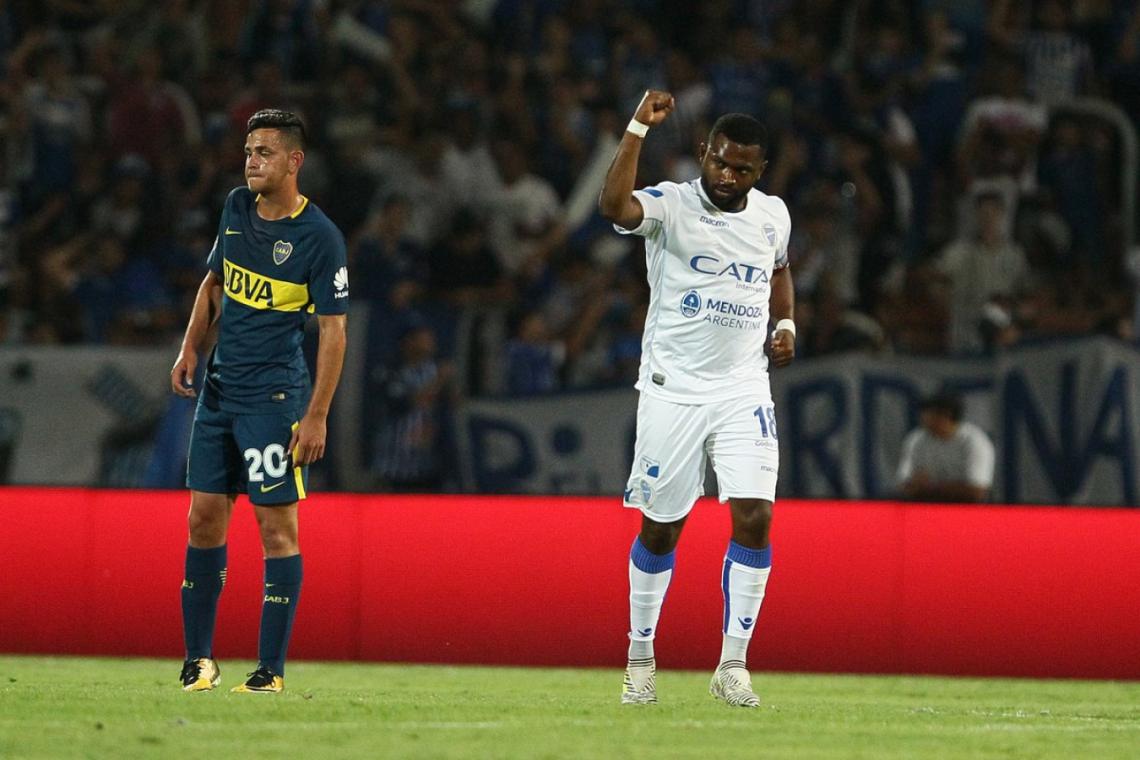 Imagen El Morro, festejando su gol ante Boca.