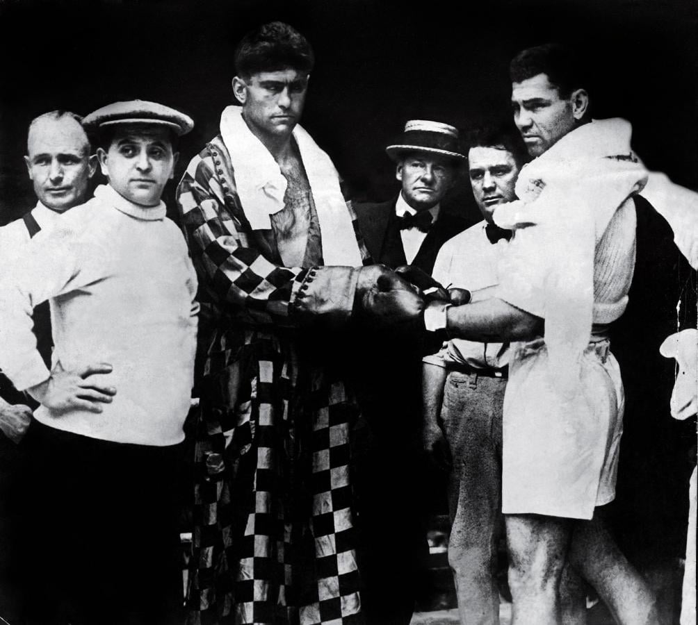 1- El saludo antes de la pelea.