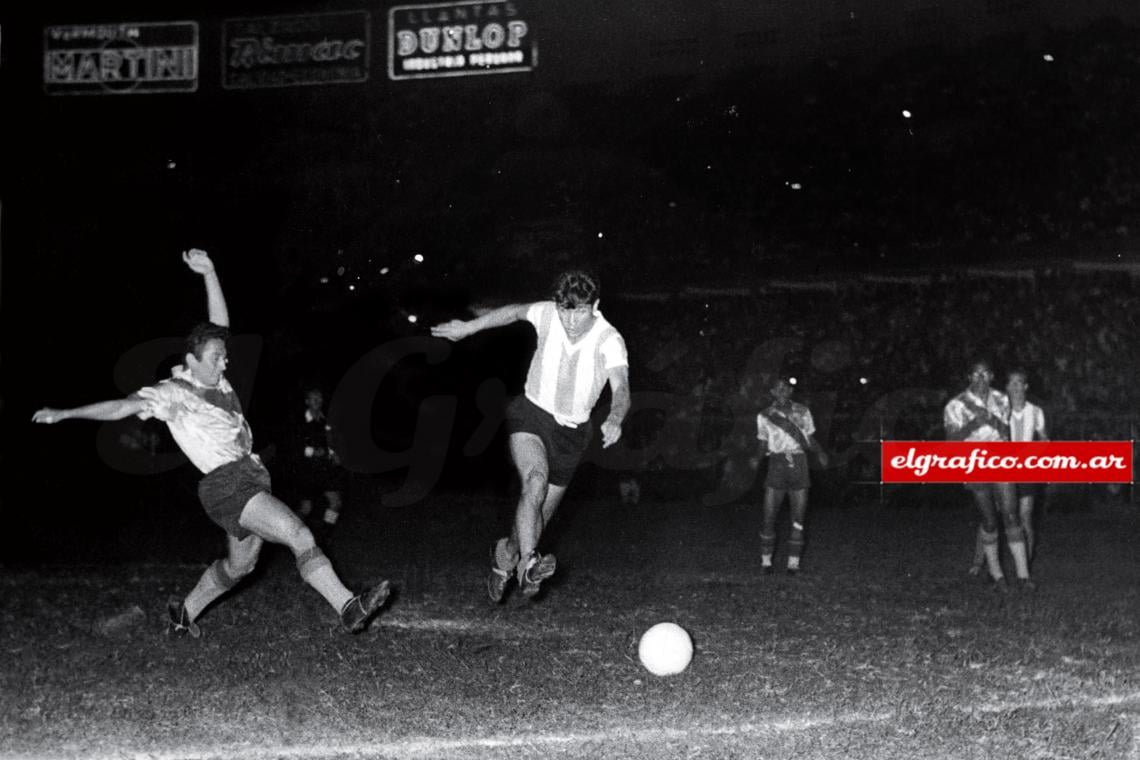 Imagen Gol del “Cabezón” Sívori , fue el segundo de Argentina frente a Ecuador en Lima.