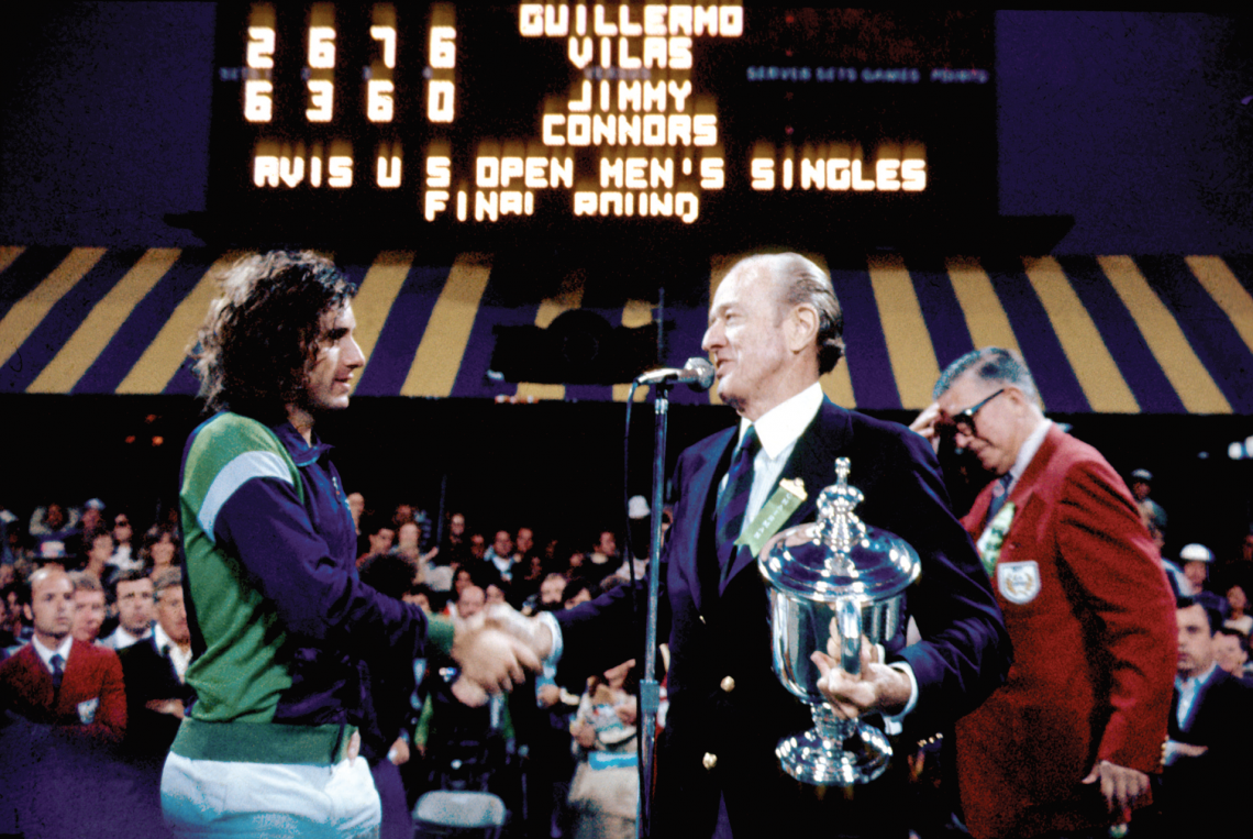 Superhéroe en Forest Hills, cuando venció a Jimmy Connors en la final del US Open. Guillermo Vilas revolucionó el tenis argentino y le dio lustre a nivel internacional.