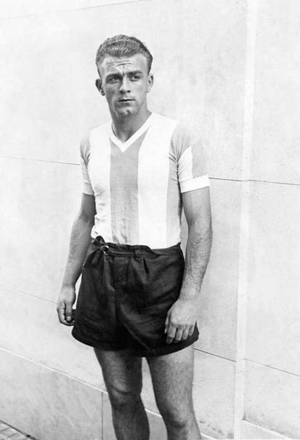 Imagen Con la celeste y blanca. Consiguió su único título con el seleccionado argentino en el Sudamericano de Guayaquil en 1947, aportando seis goles a la conquista.