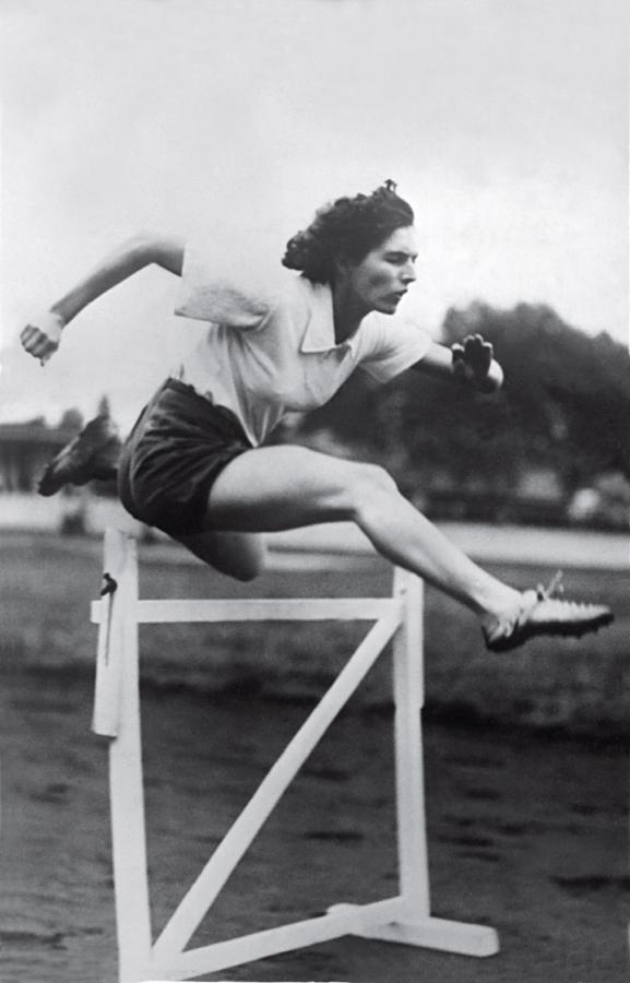 Imagen Campeona en superar vallas, Simonetto, con un físico privilegiado, trabajó para ser mejor cada día. Marcó una epoca.