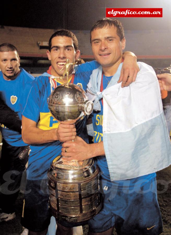 Libertadores 2003. Tévez y Delgado liquidaron al Santos en el Morumbí.