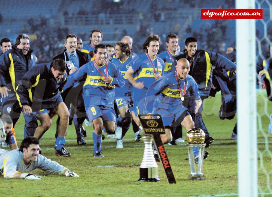 Tokio 2003. La "pileta" para celebrar el mundialazo ante Milan.