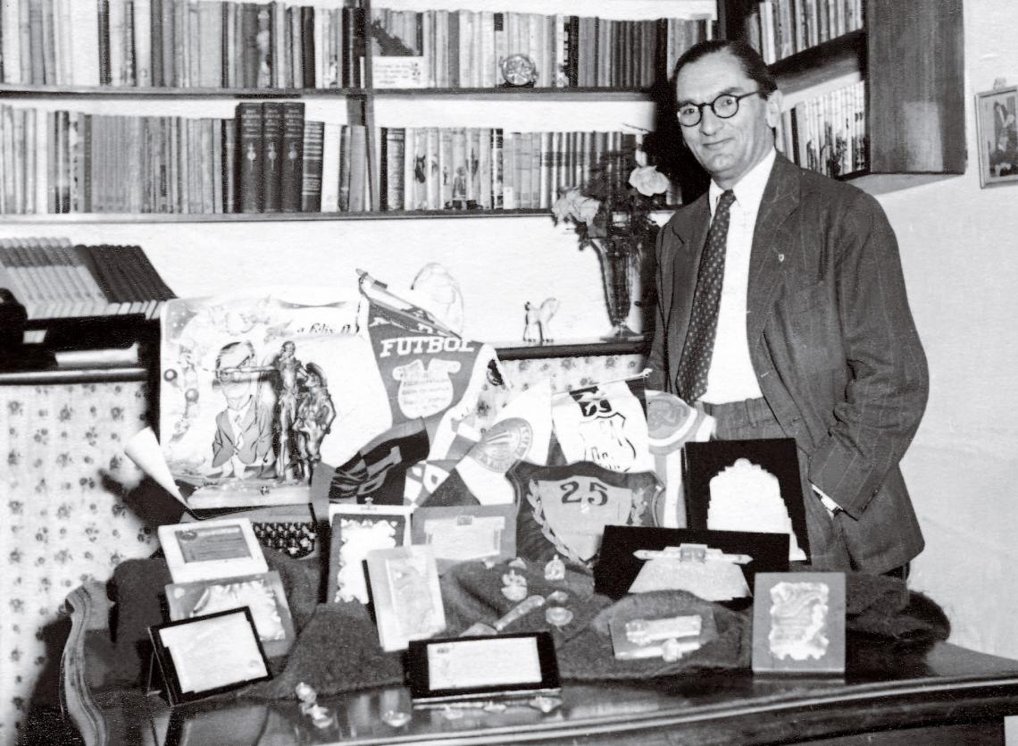 DON FÉLIX, rodeado del reconocimiento de colegas, lectores y amigos al cumplir 25 años de profesión.