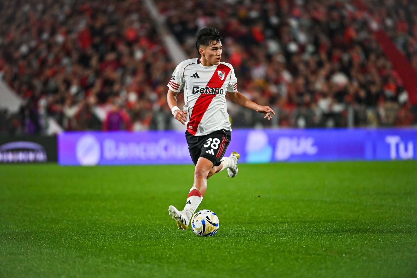 Imagen Ian Subiabre tiene contrato hasta diciembre de 2026. River quiere extendérselo y blindarlo.