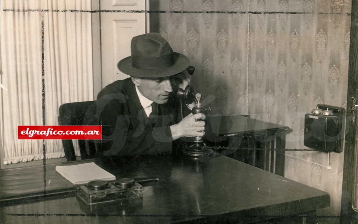 En 1921 ganó el Campeonato Sudamericano integrando la Selección argentina, falleció a los 57 años.