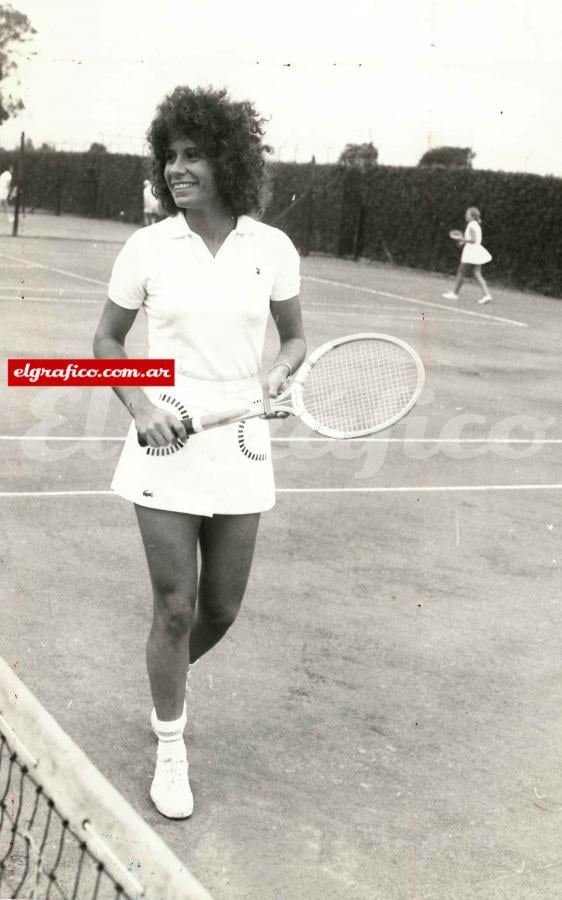 Imagen 1973. Raquel con su inconfundible “Africa look” en boga en los años setenta.
