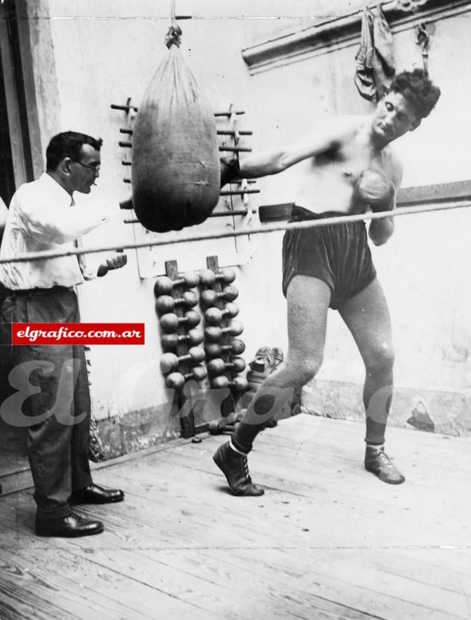 Campolo en el gimnasio, todos esperaban que Victorio sea el sucesor de Firpo.