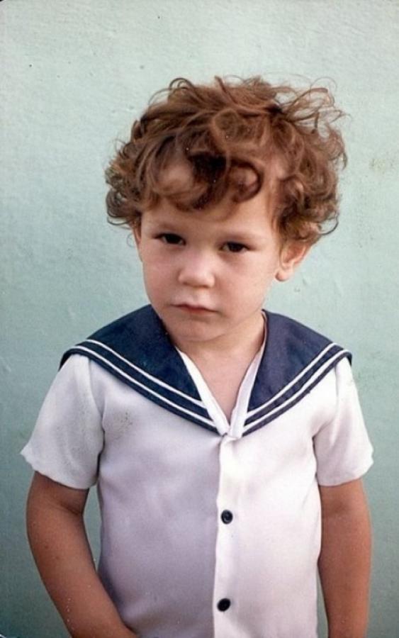 Imagen Gabriel Milito vestido de marinero en su infancia