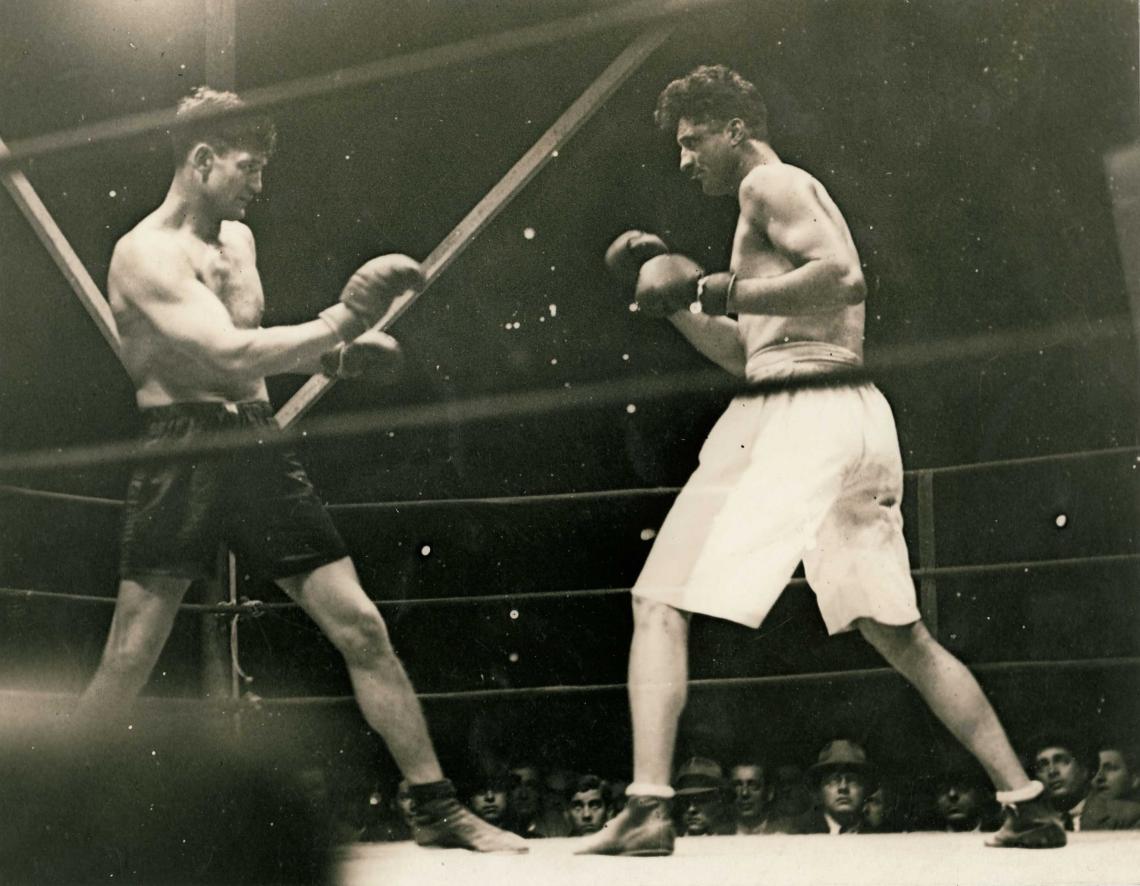 Fotógrafia del combate entre Campolo y Monte Munn. La paliza recibida fue el principio del fin de la carrera del argentino.