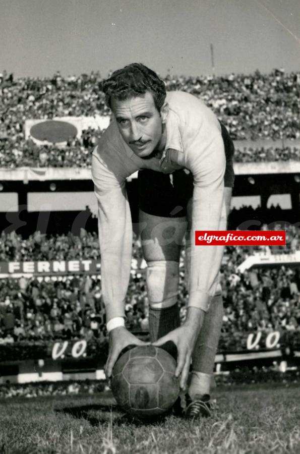 En Vélez. Marrapodi atajó en El Fortín de 1956 al 59 después, tras un breve paso por Temperley, volvió a Caballito.