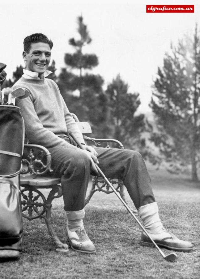 El mejor golfista argentino de todos los tiempos, Roberto De Vicenzo, posa a los 17 años para El Gráfico .