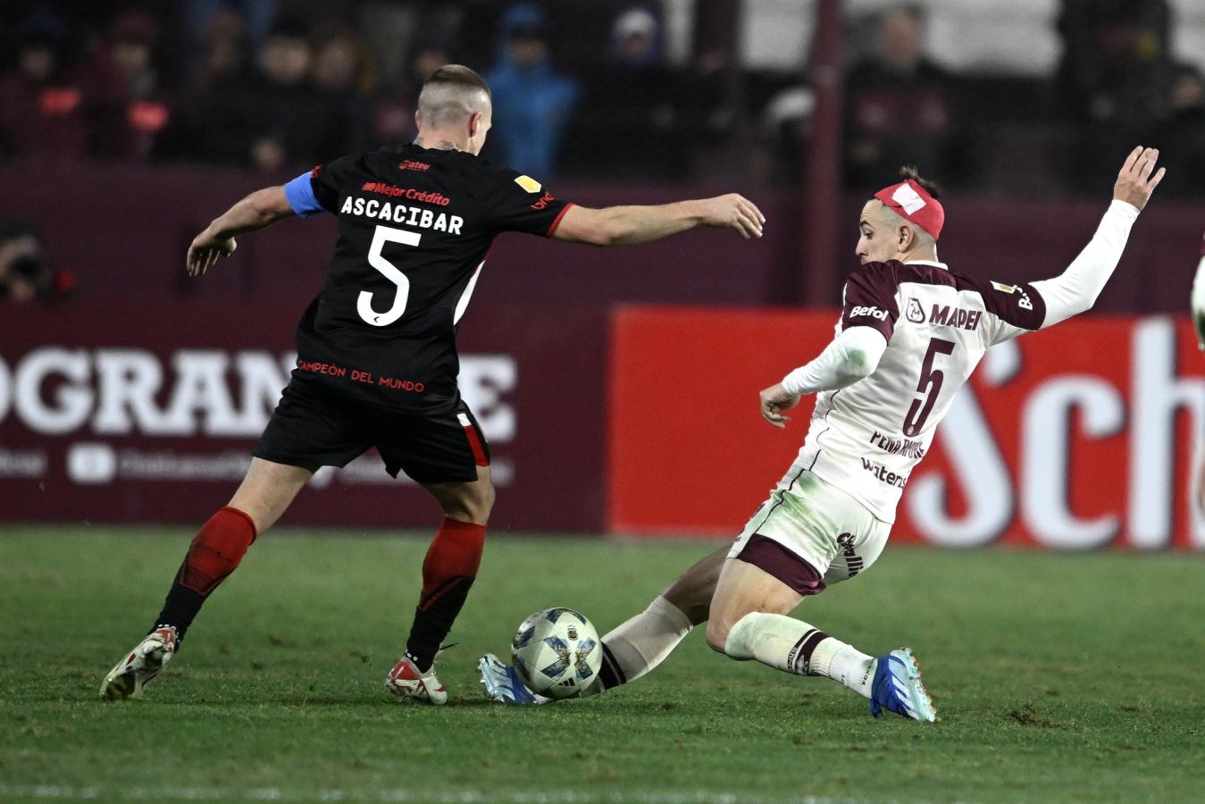 Imagen Felipe Peña Biafore mostró sus credenciales en Lanús y River decidió repescarlo.