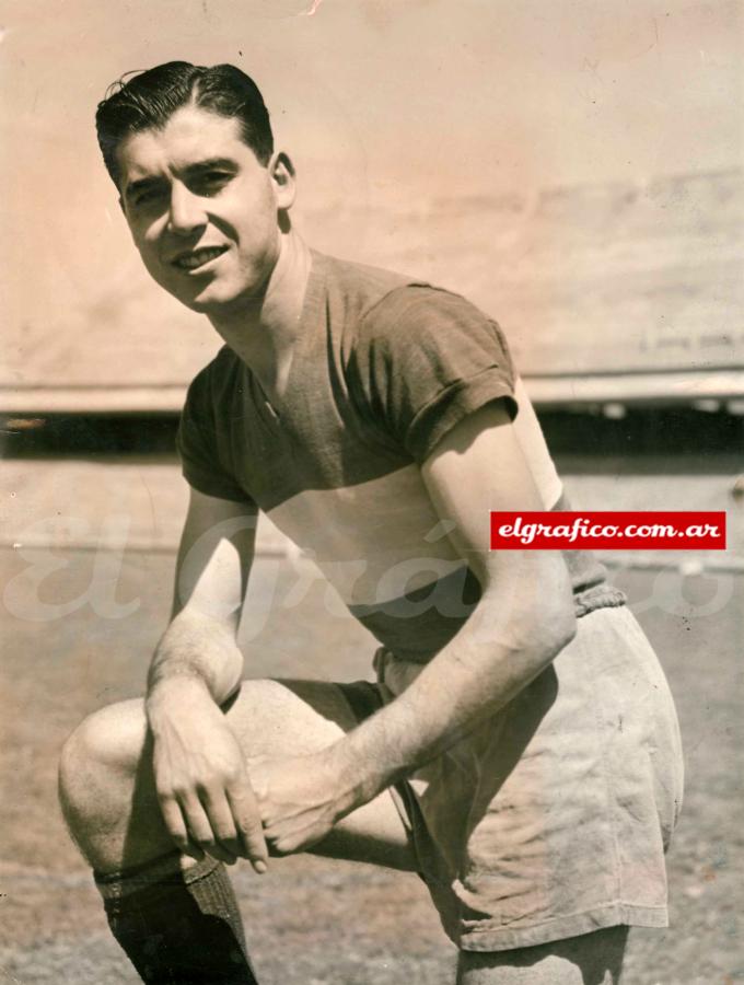 Durante muchos años fue, gracias a la invitación de Dante Panzeri, periodista en El Gráfico, y se fue de la revista cuando Panzeri renunció.