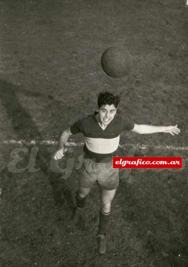 Imagen Se retiró en el club Danubio de Uruguay.  Dirigió técnicamente a Boca en 1954 logrando el campeonato de 1954 después de 10 años de sequía.