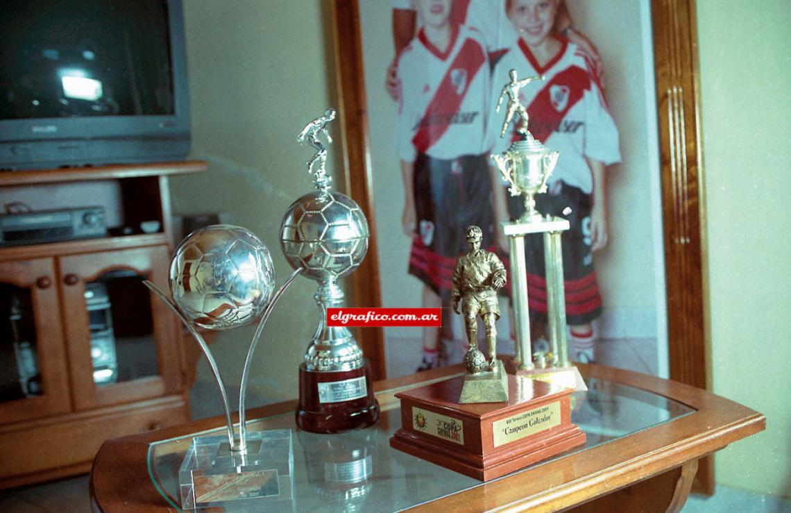Imagen La mayoría de estas fotos decoran la su pieza en la casa del abuelo Edgardo, en O‘Brien.