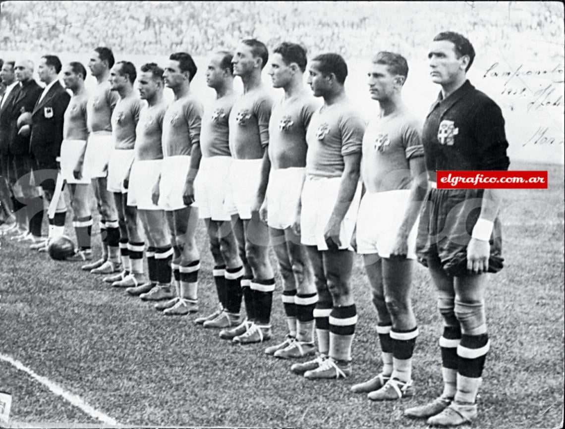 Imagen 1938. Equipo italiano que le ganó la final 4 a 2 a Hungria: Meazza, Piola, Biavati, Serantoni, Locatelli, Ferrari, Rava, Foni, Andreolo, Colaussi y OLivieri.