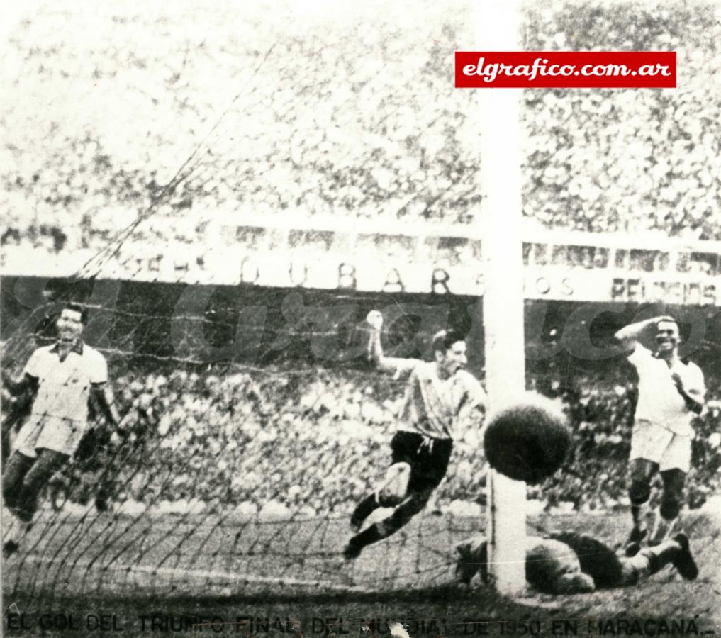 Imagen 1950. El gol Ghiggia define la Copa de Mundo a favor de Uruguay en Brasil. Los charrúas volvieron al mundial después de 20 años para repetir el título de 1930.