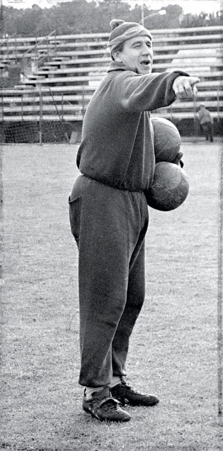 Imagen Pocos imaginaban que después de la infeliz experiencia en el Mundial de Chile Lorenzo podía ser de nuevo el técnico de la Selección, pero la renuncia de Zubeldía le brindó una segunda chance.