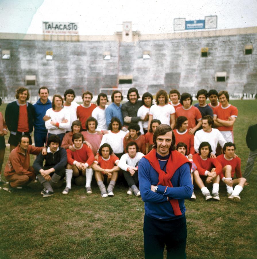 1973. Menotti con el plantel de Huracán campeón. El trabajo del técnico en El Globo fue decisivo para su nombramiento.
