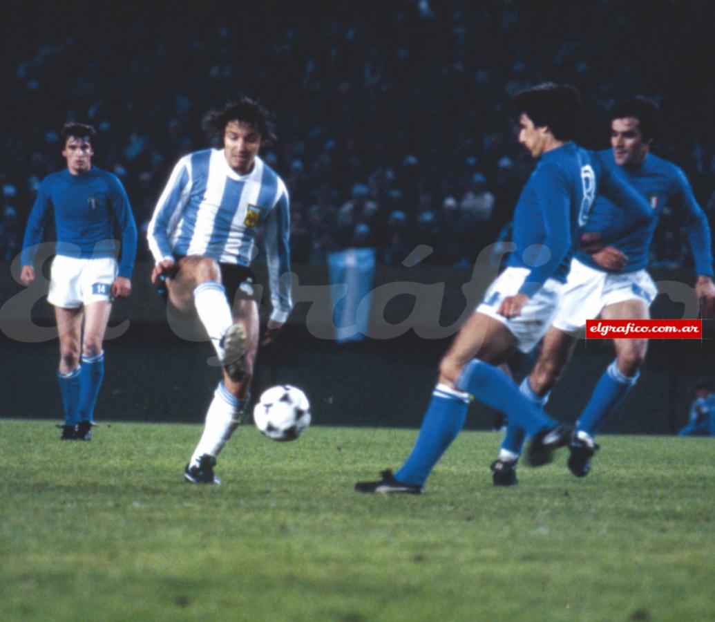 Bertoni frente a Italia. Surgen algunas dudas después de la derrota 1 a 0