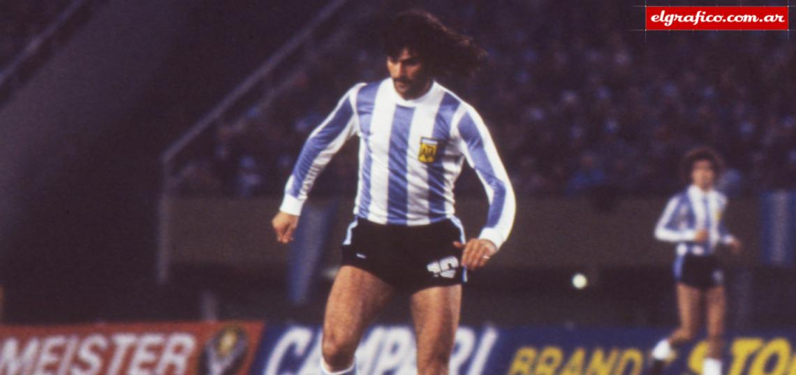 Kempes frente a Francia. Pensar que algunos lo discutían antes de la segunda fase...