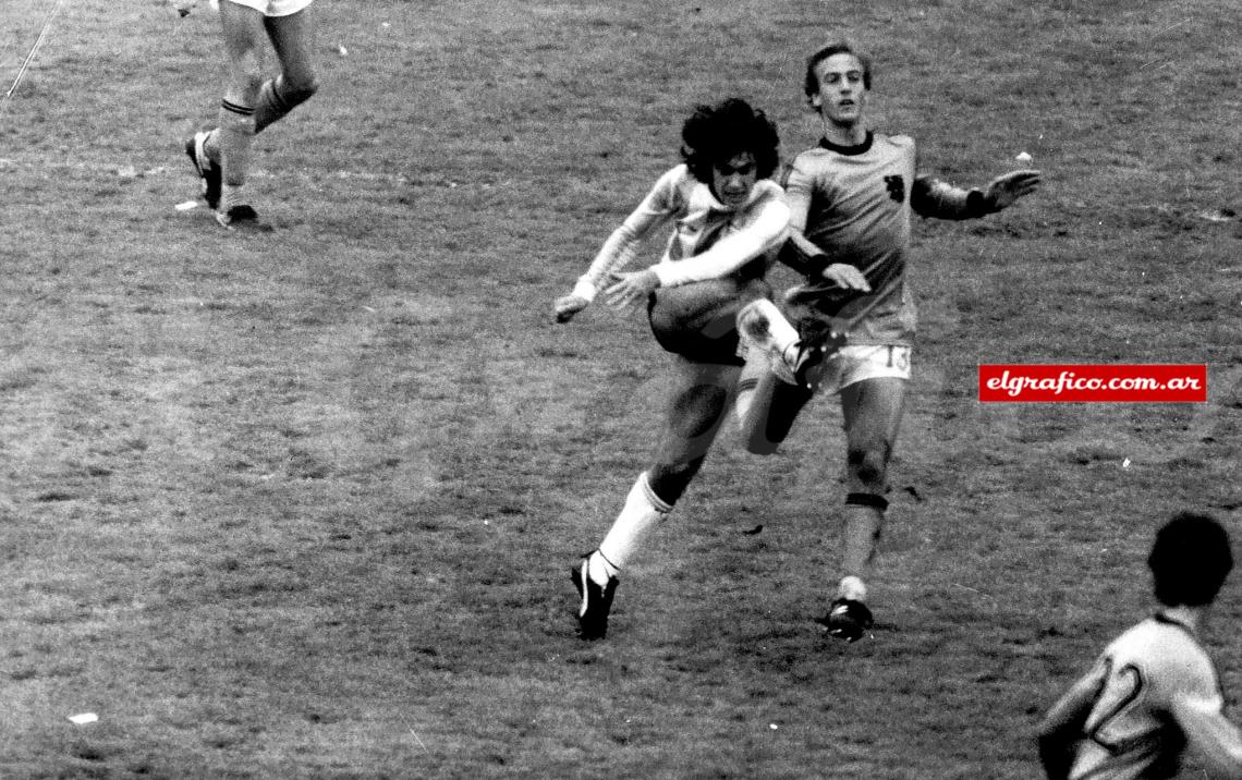 Jorge Olguín, uno de los mejores argentinos frente a Holanda.